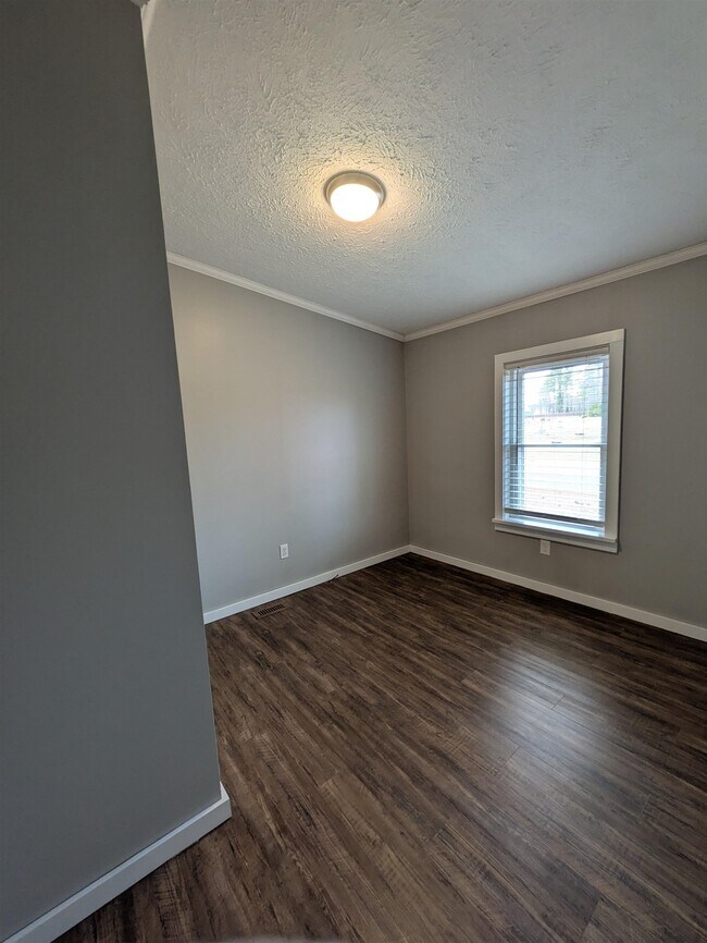 Building Photo - 11 Corn Hill Rd