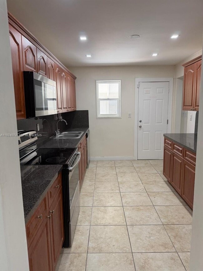 Building Photo - 19810 Holiday Rd