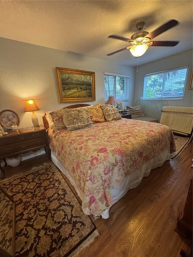 Building Photo - 918 SE 16th St