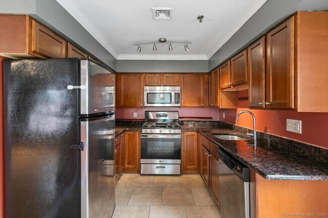 Building Photo - 677 Quinnipiac Ave