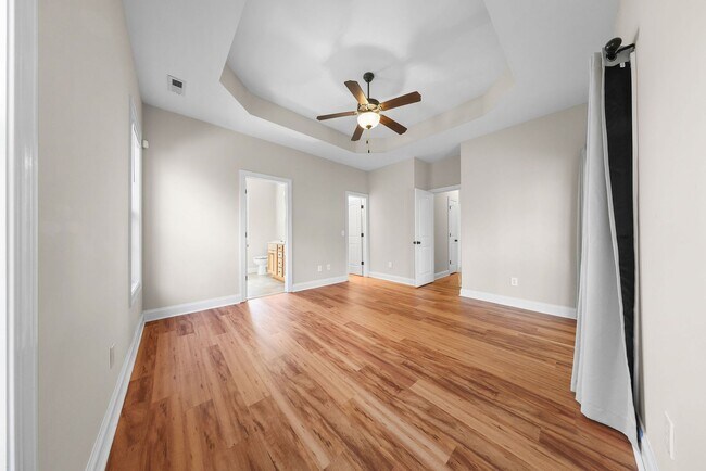 Building Photo - ~ COMPASS POINTE ~