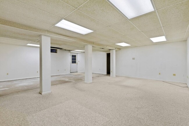 Building Photo - 11704 Woodland Dr