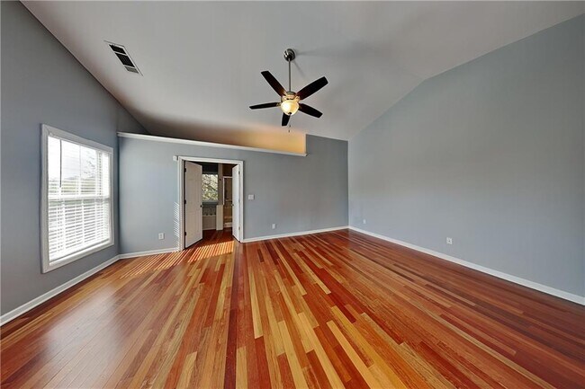 Building Photo - 1012 Fairmont Park Dr