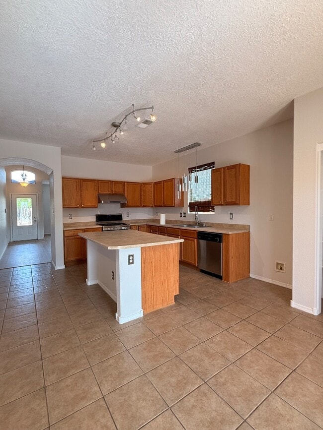 Building Photo - 2148 Vista de Colinas Dr SE