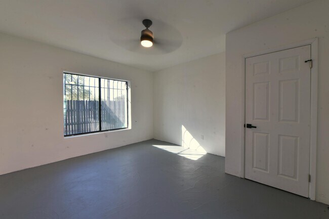 Building Photo - 1211 S 9th Ave