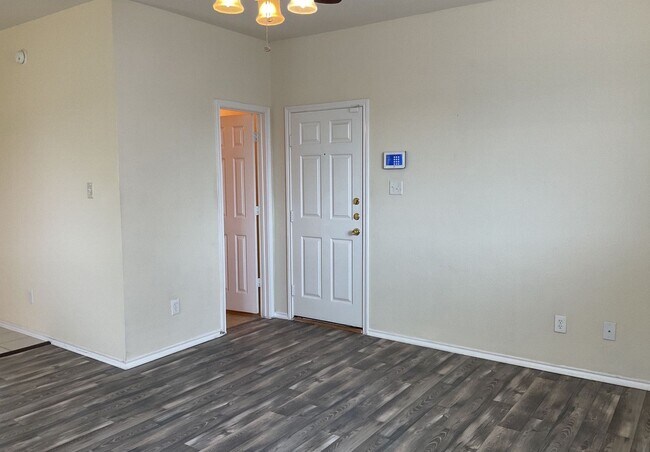 Building Photo - 4302 Cessnock Dr