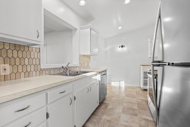 Building Photo - 2637 NE 138th Pl