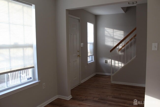Building Photo - 53 Giera Ct