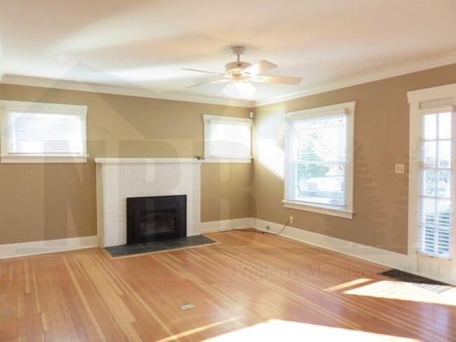 Building Photo - Stunning 2 bd 1 ba House with a basement a...