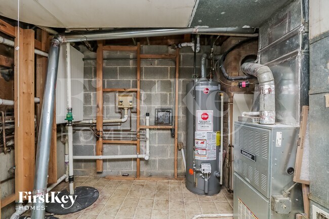 Building Photo - 335 E Vermont St