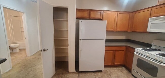 Building Photo - Stunning Condo with Attached Garage