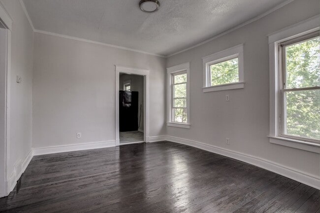 Building Photo - 3233 Park Ave