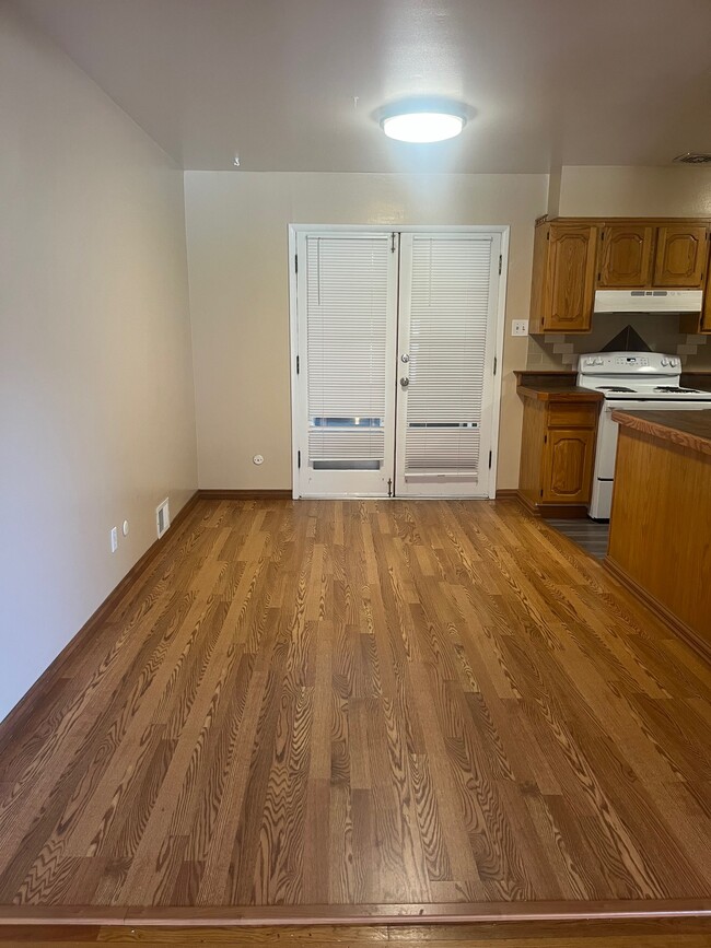 Building Photo - 6448 Iris Way