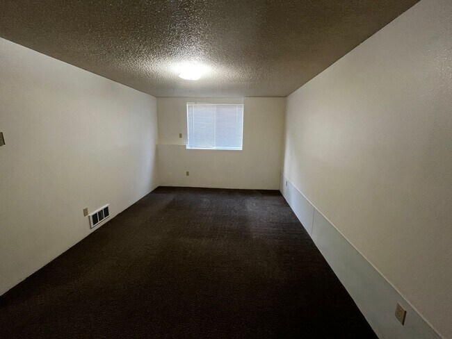 Building Photo - 1110 Shorewood Dr