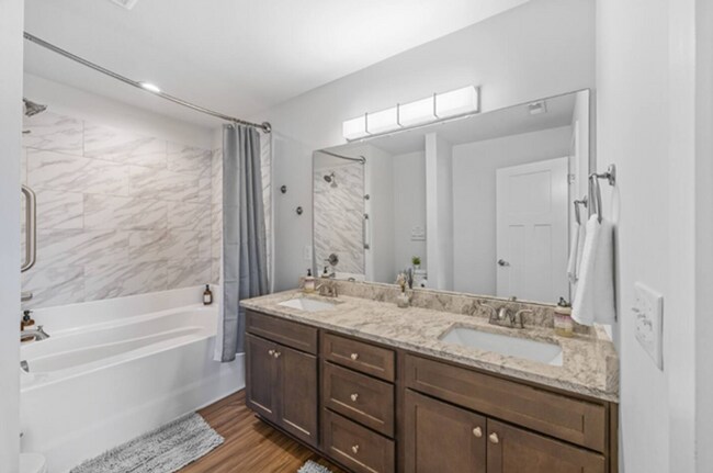 Building Photo - 3 Bed, 2.5 Bath - Lucky Penny - Furnished ...