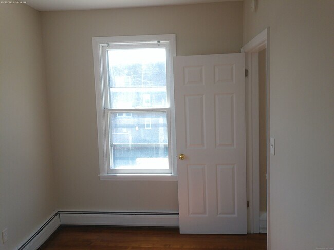 Building Photo - 2343 Barnum Ave