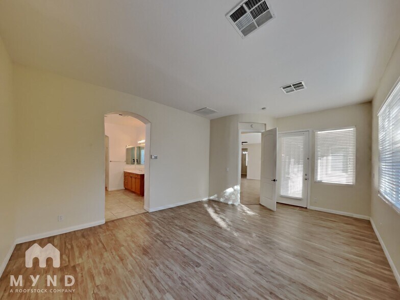 Building Photo - 6524 Greenlet Ave