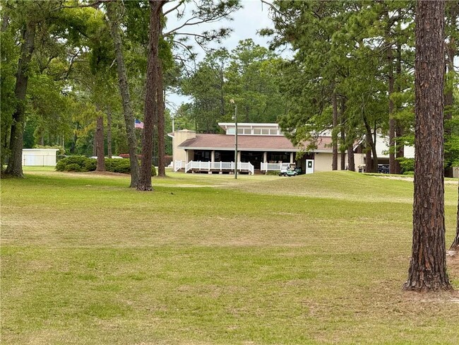 Building Photo - 28 Pine Forest Dr W