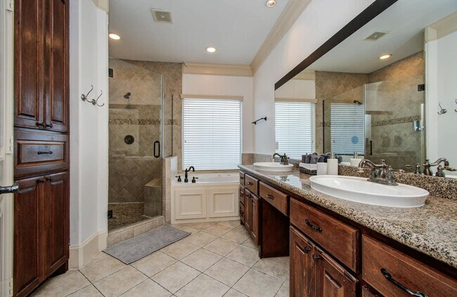 Building Photo - 1204 E 29th St