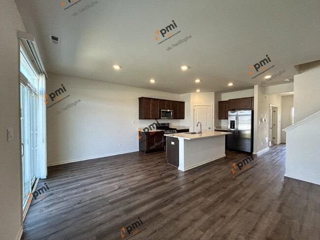 Building Photo - 10334 Morse Pl