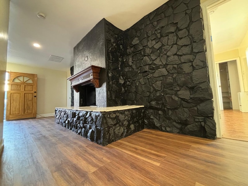 Building Photo - 1336 W 73rd St