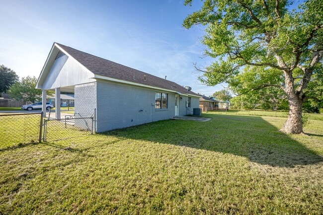 Building Photo - Charming 3-Bed, 1-Bath Home - Fully Remodeled & Move-In Ready!
