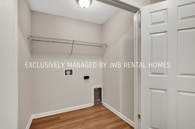 Building Photo - 8132 Hewitt St