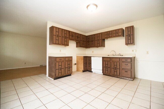 Building Photo - 3652 Dixie Dr
