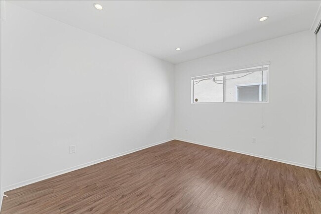 Building Photo - 5703 Hazeltine Ave