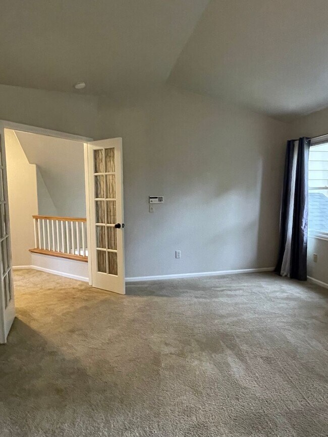 Building Photo - Beautiful Two-Story Home in Cul-de-sac