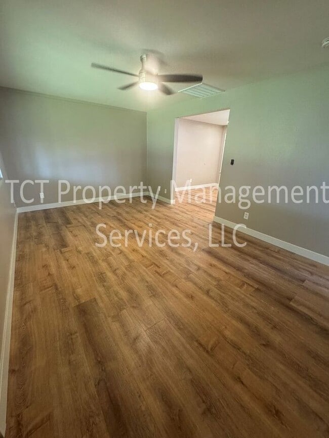 Building Photo - Fully Remodeled Duplex Near Downtown Chandler