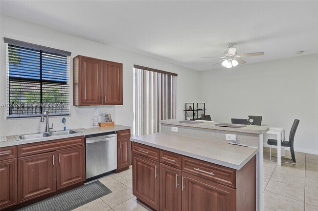 Building Photo - 15385 SW 93rd Ln