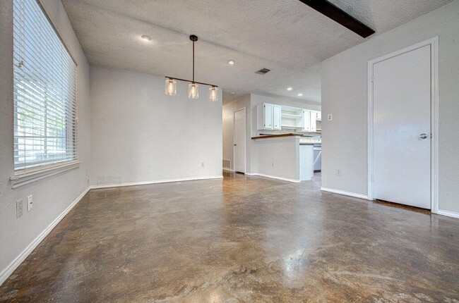 Building Photo - 12925 Covington Trail