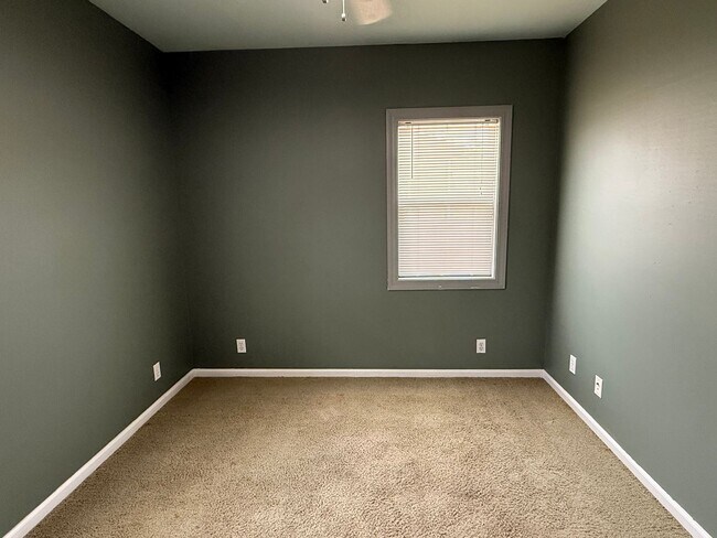 Building Photo - Now renting 3 bedroom House