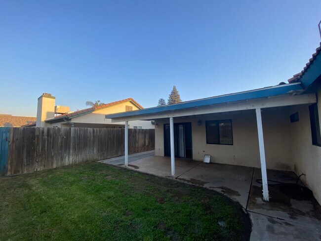Building Photo - Recently Remodeled 3 BD 2 BA House in a Desirable SW Bakersfield