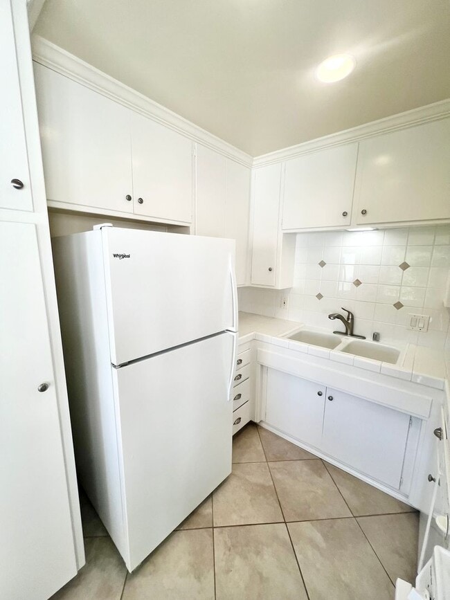 Building Photo - La Playa 1 bedroom, 1 bath Steps to Bay & Point Loma Village
