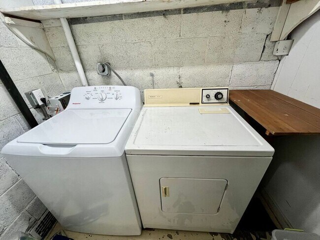 Building Photo - 1400 Willow St