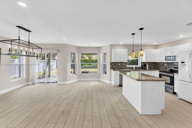 Building Photo - 10766 Crescendo Cir