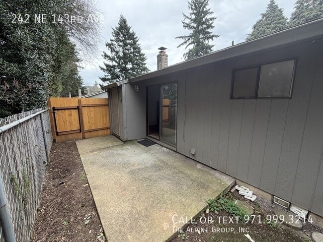 Building Photo - 242 NE 143rd Ave