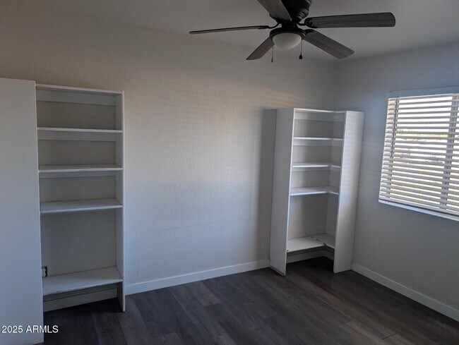 Building Photo - 7160 N 53rd Ave