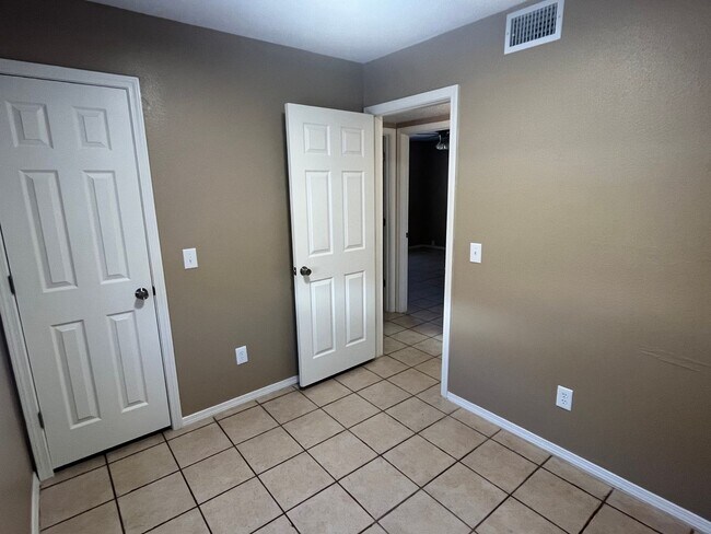 Building Photo - 307 Harris Cir
