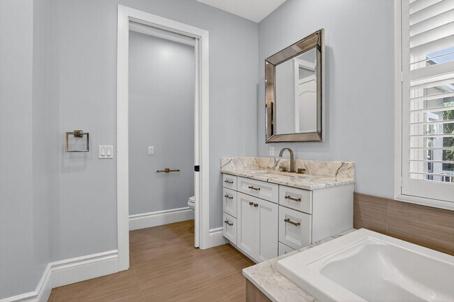 Building Photo - 200 NW 10th St