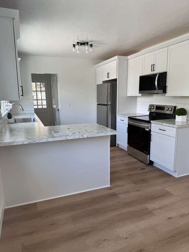 Building Photo - Beautiful 4 bed 3 bath