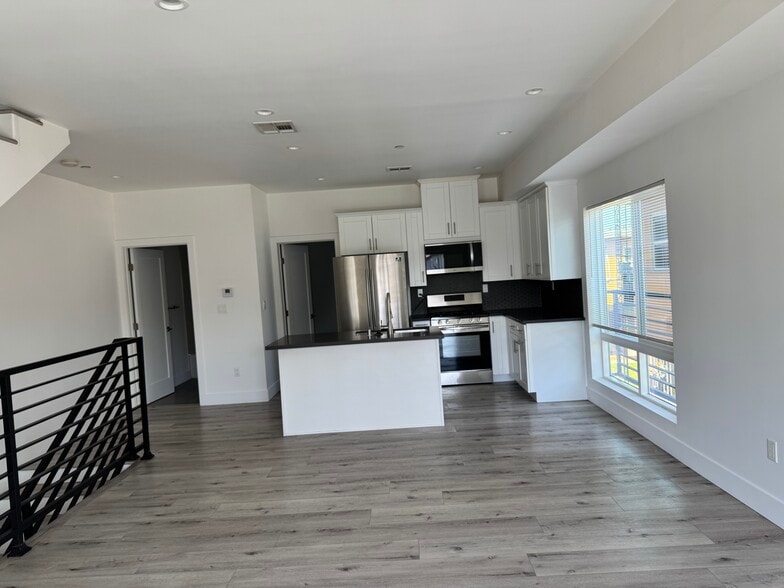 Kitchen - 5652 Klump Ave