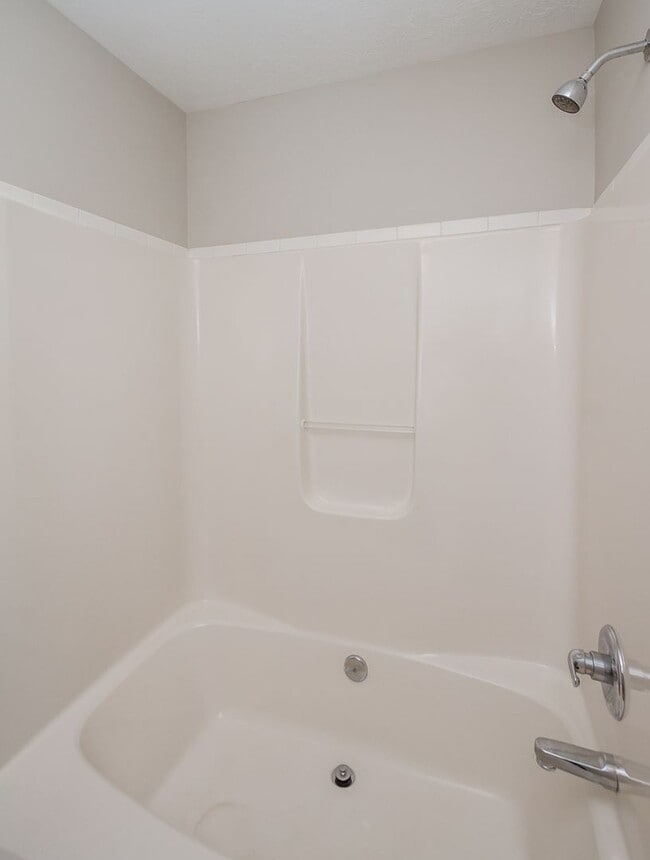 Building Photo - 823 Landing Dr