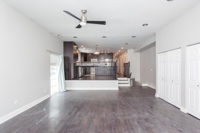 Building Photo - 3 bedroom in Chicago IL 60642