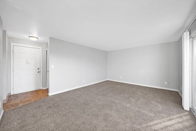 Building Photo - Remodeled 3 bedroom 1 bath in heart of Milwaukie