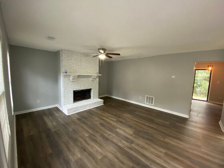 Building Photo - 5600 Windwood Rd