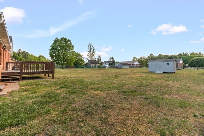 Building Photo - Beautifully Updated 3 bedroom, 2 bathroom Brick Ranch in Lexington