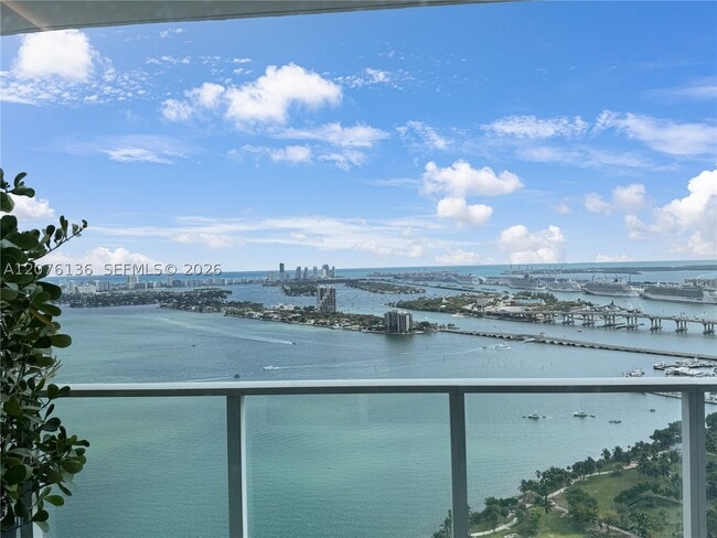 Building Photo - 2020 N Bayshore Dr